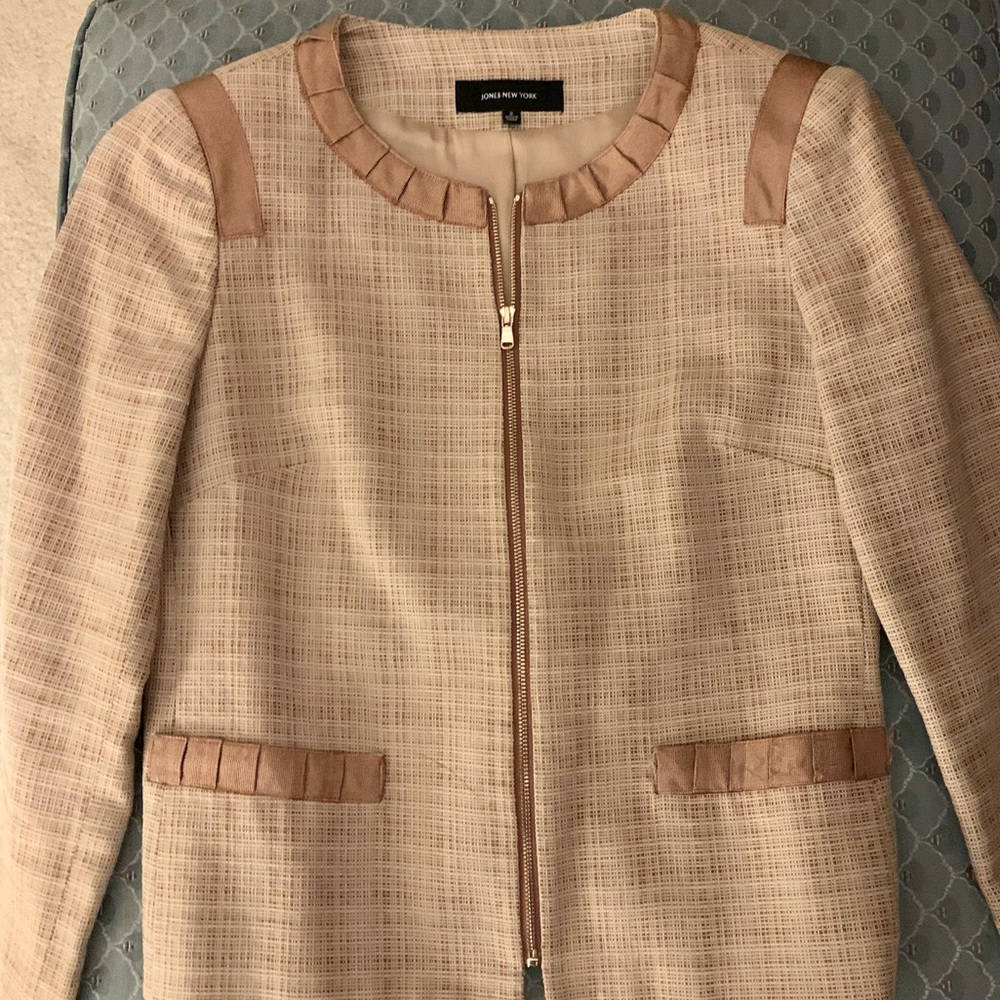 Like new! Beautiful Jones New York boucle …